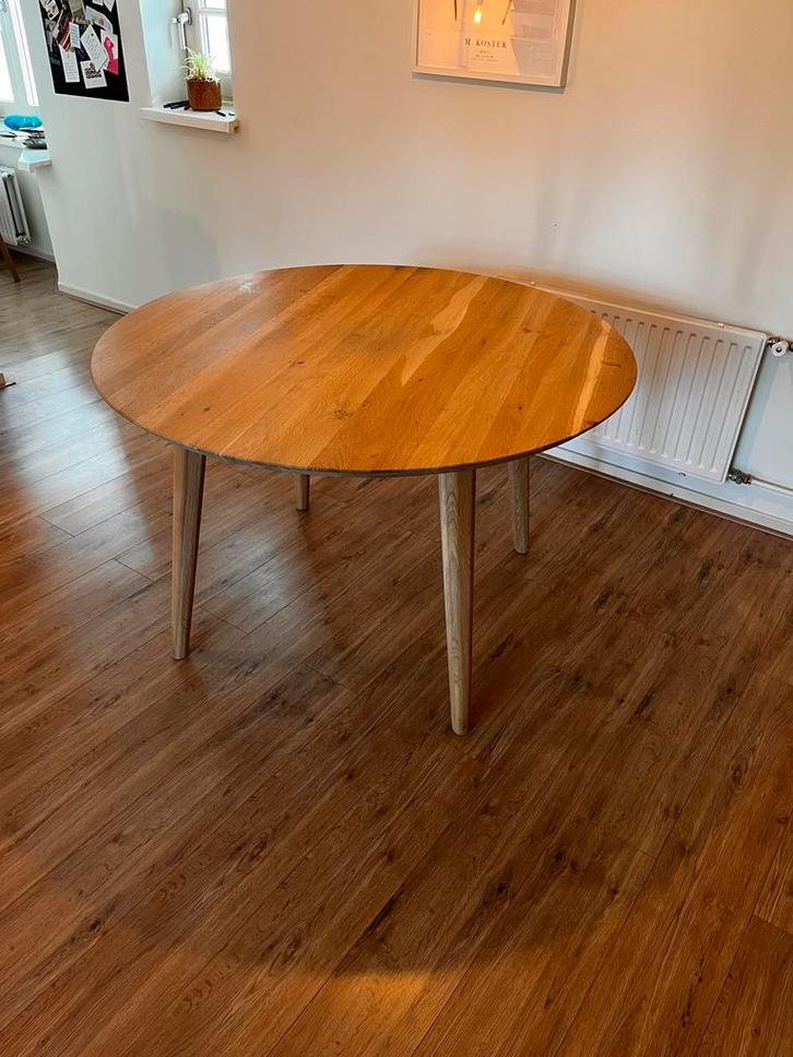 Ronde designer tafel van Sav & Økse - White Wash, Huis en Inrichting, Tafels | Eettafels, Gebruikt, 100 tot 150 cm, Vier personen