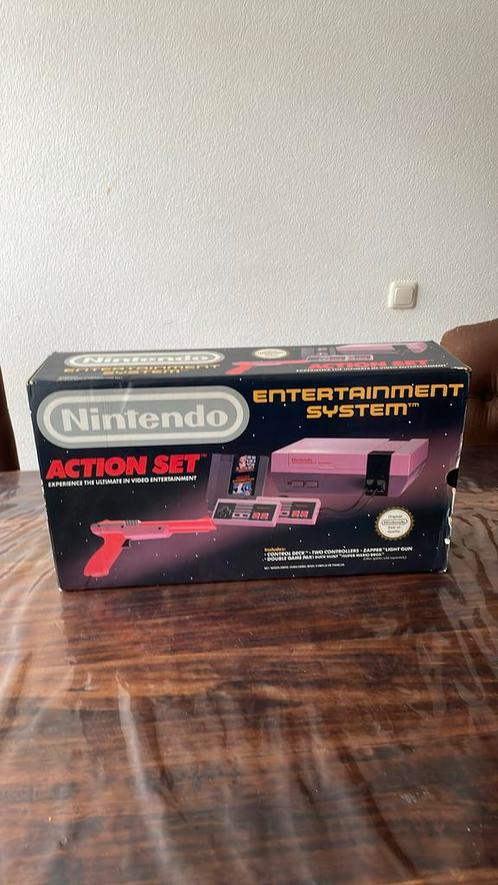 Nintendo NES Action set boxed, Spelcomputers en Games, Spelcomputers | Nintendo NES, Gebruikt, Ophalen of Verzenden