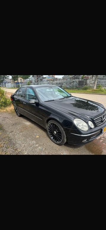 Mercedes-Benz E-Klasse 5.0 E500 Sedan AUT 2002 Zwart beschikbaar voor biedingen