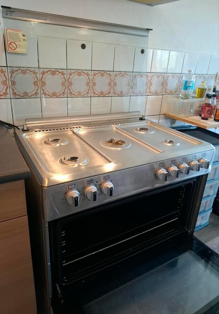 Krachtige gasfornuis met zeer brede.oven Wiggo WO-E905R(XX), Witgoed en Apparatuur, Fornuizen, Gebruikt, Vrijstaand, Gas, 5 kookzones of meer