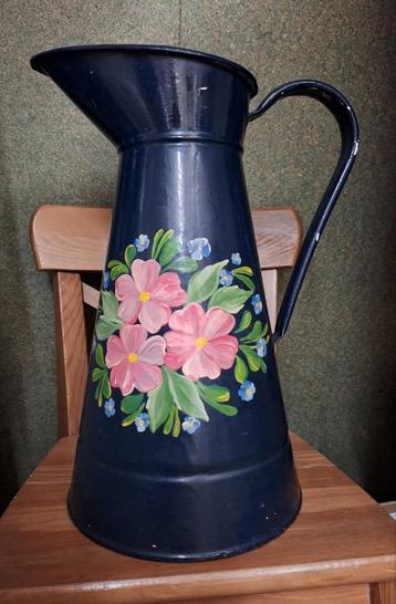 Mooie handbeschilderde kan beschikbaar voor biedingen