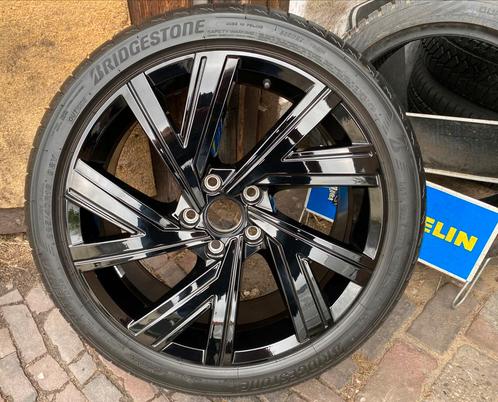 VW Golf GTI Bergamo velgen + 225/40 R18 Bridgestone (2024), Auto-onderdelen, Banden en Velgen, Banden en Velgen, Zomerbanden, 18 inch