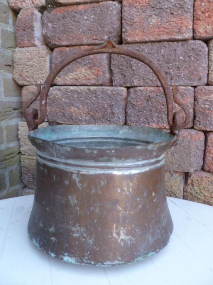 Vintage, ijzeren (planten?) pot met handvat., Antiek en Kunst, Antiek | Woonaccessoires, Ophalen of Verzenden