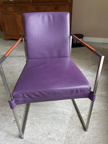 6 leren eetkamerstoelen met leuning beschikbaar voor biedingen