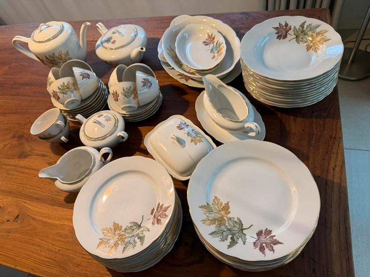82-delig servies Made in Chechoslovakia, Antiek en Kunst, Antiek | Servies compleet, Ophalen