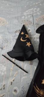 Toverpakje - cape en hoed en toverstaf., Ophalen of Verzenden, Zo goed als nieuw, 134 t/m 140, Jongen of Meisje