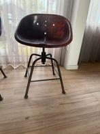 Industriële krukken. Antieke zitting van tractoren, Ophalen, 60 tot 90 cm, Zo goed als nieuw, In hoogte verstelbaar