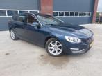 Volvo V60 2.0 D4 Summum Leer Navigatie LMV, Auto's, Voorwielaandrijving, Euro 5, 4 cilinders, Blauw