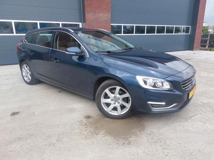 Volvo V60 2.0 D4 Summum Leer Navigatie LMV, Auto's, Volvo, Bedrijf, Te koop, V60, ABS, Airbags, Airconditioning, Boordcomputer