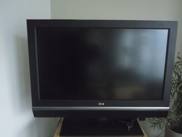 LG TV 42 inch HD ready beschikbaar voor biedingen