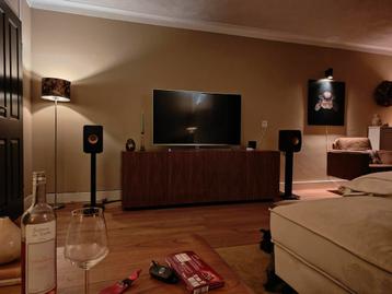 Notenhout dressoir/tv kast. beschikbaar voor biedingen