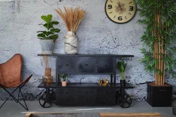 Industriële meubels - leegverkoop - opheffings-uitverkoop  beschikbaar voor biedingen