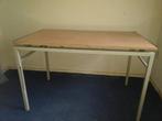tafel of bureau, stalen frame en houten blad - gratis, Ophalen, Gebruikt, Bureau