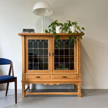 - Vintage buffetkast, eiken, Deens •Henning Kjaernulf • - beschikbaar voor biedingen