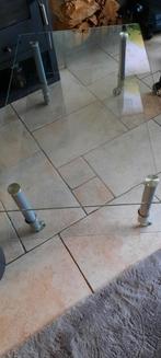 Glazen tafel met chrome pootjesVaste prijs€10euro, Ophalen, Gebruikt, 50 tot 100 cm, Minder dan 50 cm