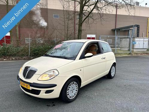 Lancia Ypsilon 1.4-16V Argento DFN NETTE AUTO RIJD EN SCHAKE, Auto's, Lancia, Bedrijf, Te koop, Ypsilon, ABS, Airbags, Boordcomputer