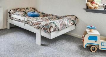 Meegroeibed wit ikea met zijsteun beschikbaar voor biedingen
