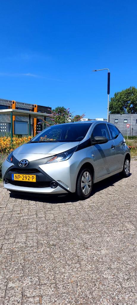 Toyota Aygo 1.0 Vvt-i 69pk 5D 2017 Grijs, Auto's, Toyota, Particulier, Aygo, Benzine, B, Hatchback, Handgeschakeld, Origineel Nederlands