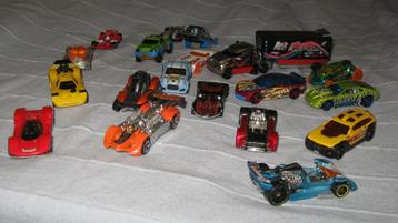 19 Hot Wheels auto's  beschikbaar voor biedingen