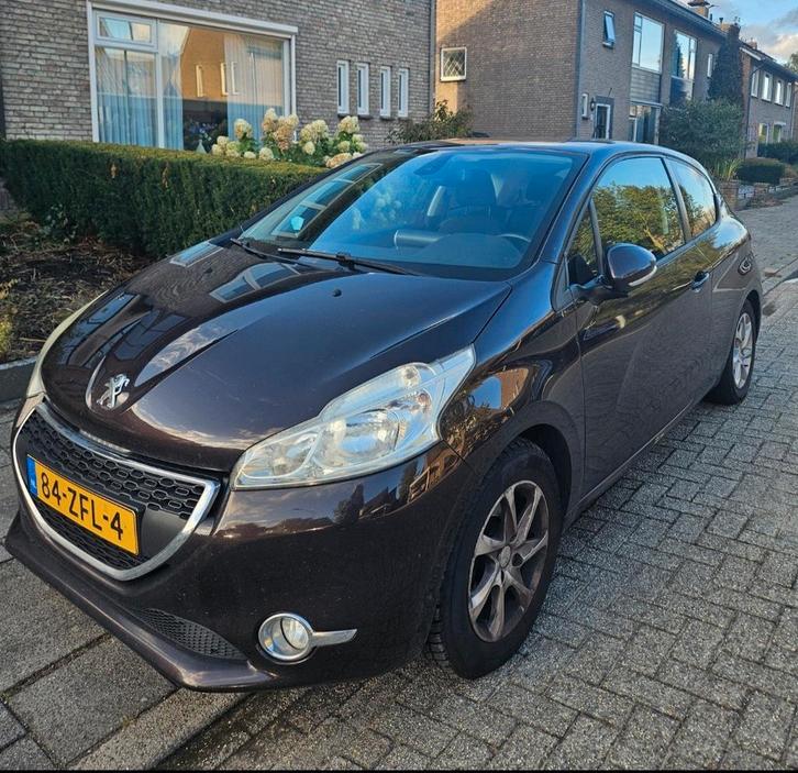 Peugeot 208 1.2 VTI 60KW/82PK 3-D 2012 Bruin, Auto's, Peugeot, ABS, Adaptive Cruise Control, Airbags, Airconditioning, Android Auto