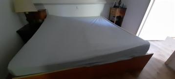 Tweepersoons bed met matras