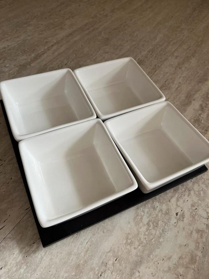Set van snack schaaltjes, Huis en Inrichting, Keuken | Servies, Zo goed als nieuw, Schaal of Schalen, Effen, Keramiek, Ophalen of Verzenden