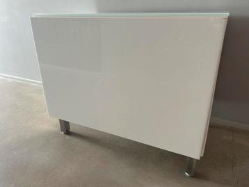 IKEA kastje met glasplaat gratis