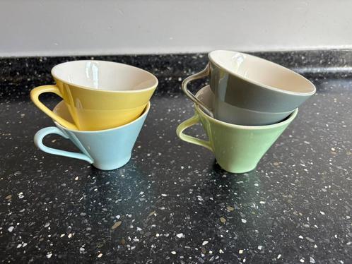 4 Boch Belgium kopjes pastel, Huis en Inrichting, Keuken | Servies, Zo goed als nieuw, Kop(pen) en/of Schotel(s), Overige stijlen