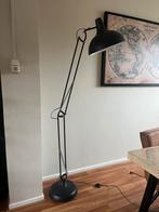Staande industriële lamp, Huis en Inrichting, Lampen | Vloerlampen, Ophalen, Zo goed als nieuw, 150 tot 200 cm