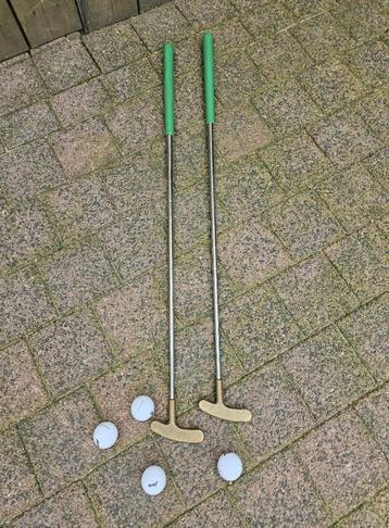 2 Midgetgolf sticks + 4 golfballen beschikbaar voor biedingen
