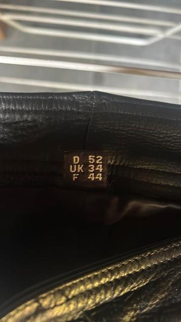 Leren motorbroek beschikbaar voor biedingen