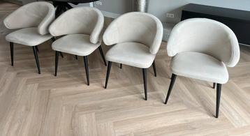 Set vier beige Westwing eetkamerstoelen Japandi velvet stof beschikbaar voor biedingen