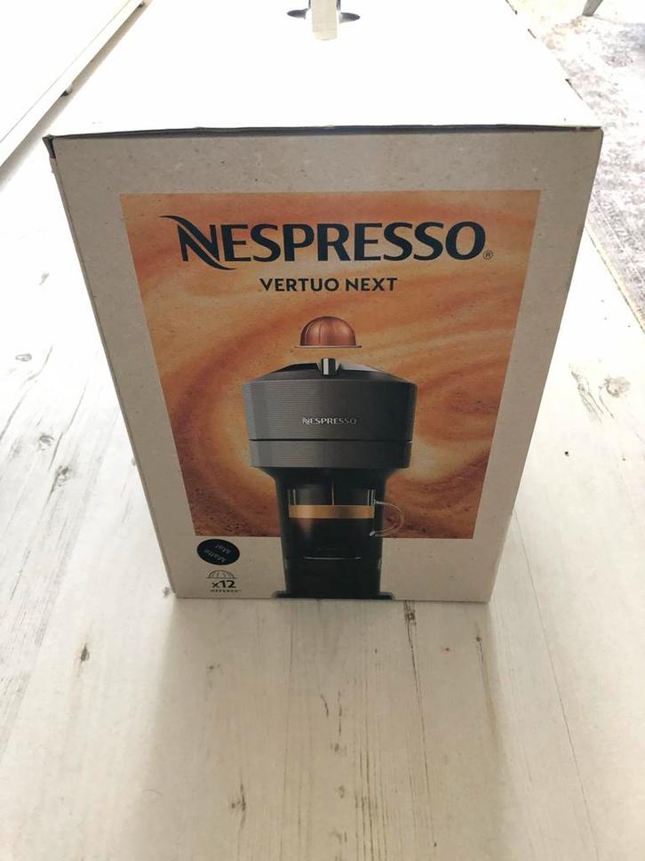 Nespresso Vertuo Next - Nieuw in doos!, Witgoed en Apparatuur, Koffiezetapparaten, Nieuw, Koffiepads en cups, Espresso apparaat