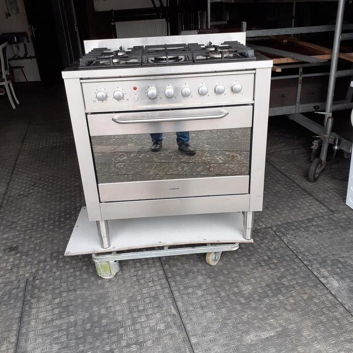 Ariston 5-pits gasfornuis met oven - Werkend, Witgoed en Apparatuur, Fornuizen, Gebruikt, Vrijstaand, Gas, 5 kookzones of meer