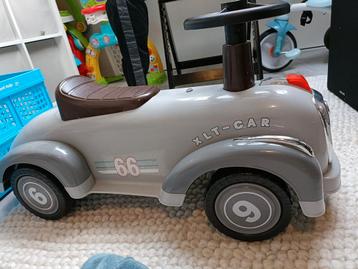 Leuk speelgoed auto, maakt leuk geluid. beschikbaar voor biedingen
