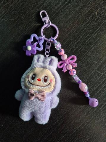 Paarse pluche labubu sleutelhanger bagcharm, uniek beschikbaar voor biedingen