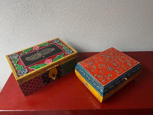 Indiase handbeschilderd houtsnijwerk kist Handwerk India, Huis en Inrichting, Woonaccessoires | Kisten, Zo goed als nieuw, Minder dan 50 cm