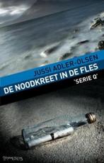 Jussi Adler- Olsen- De Noodkreet in de Fles-serie Q dl 3, Boeken, Thrillers, Verzenden, Zo goed als nieuw, Scandinavië