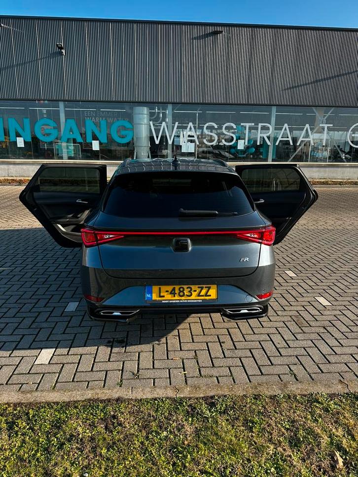 Seat Leon 1.5 Etsi 150pk Dsg-7 2021 Grijs STUURVERW, Auto's, Seat, Particulier, Leon, Hybride Elektrisch/Benzine, A, Stationwagon