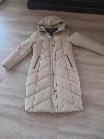 Lange winterjas Dames ( als nieuw) beschikbaar voor biedingen