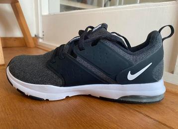 Grijszwart NIKE Training maat 39 beschikbaar voor biedingen