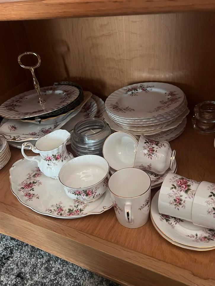 Compleet Porseleinen Servies - Prachtige Set!, Huis en Inrichting, Keuken | Servies, Zo goed als nieuw, Compleet servies, Overige stijlen