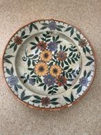 Decoratieve Vintage Schaal met Bloemen makkum, Gebruikt, Porselein of Keramiek, Schaal, Rond