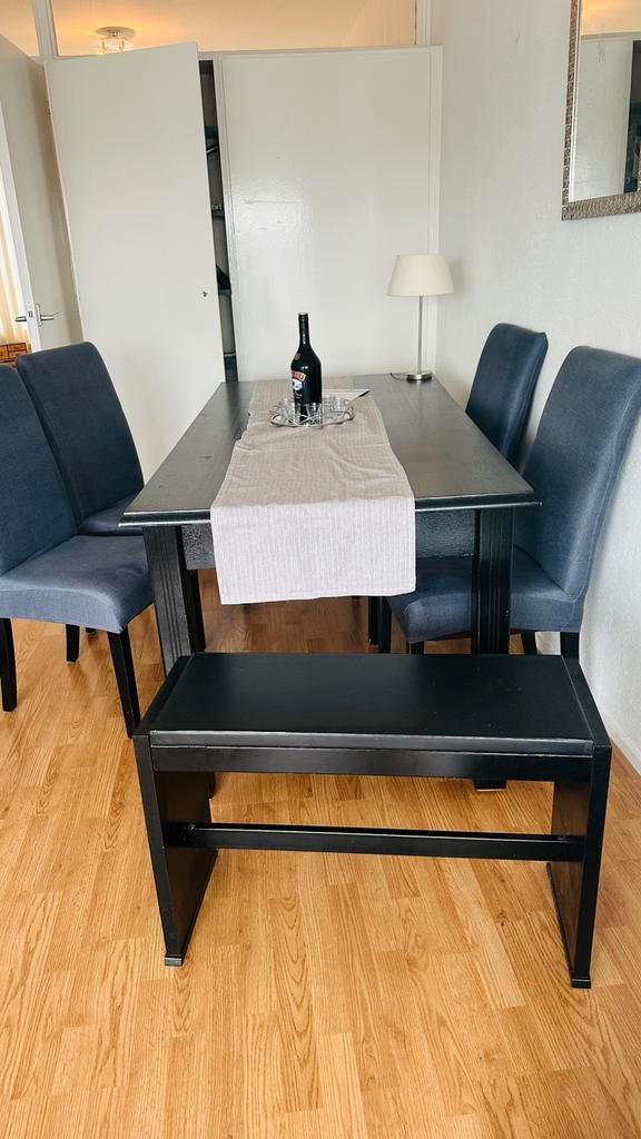 Eettafel met 4 stoelen + houten pianokruk (zwart), Huis en Inrichting, Tafels | Eettafels, Gebruikt, 50 tot 100 cm, 100 tot 150 cm
