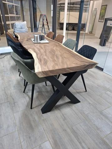 Boomstamtafel NIEUW incl 8 stoelen beschikbaar voor biedingen