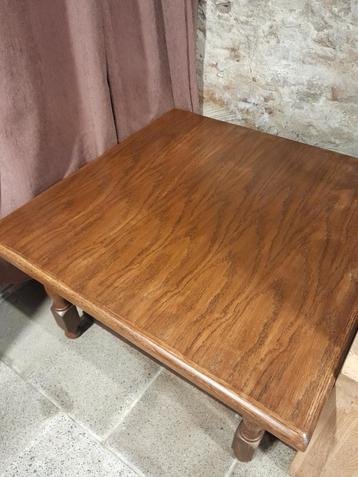 Eiken bijzet- of salontafel 80 cm beschikbaar voor biedingen