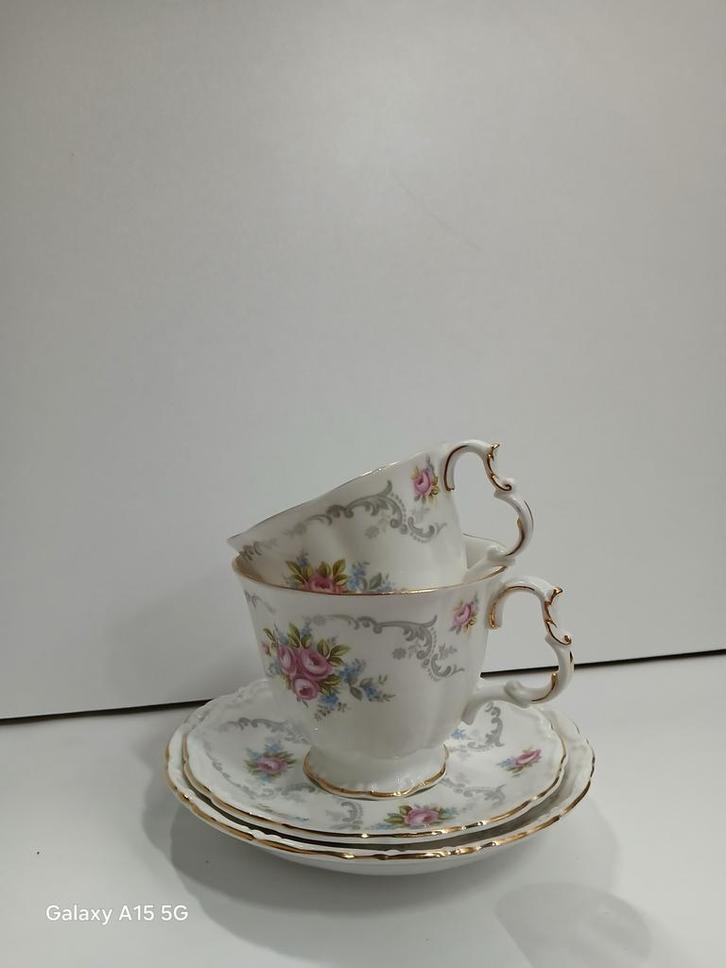 Royal Albert Tranquillity kop en schotel set.WD-026, Antiek en Kunst, Antiek | Servies compleet, Ophalen of Verzenden