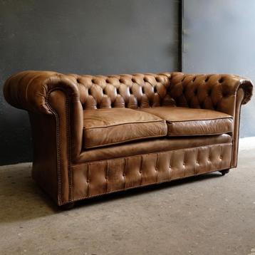 vintage origineel Engelse Chesterfield bank beschikbaar voor biedingen