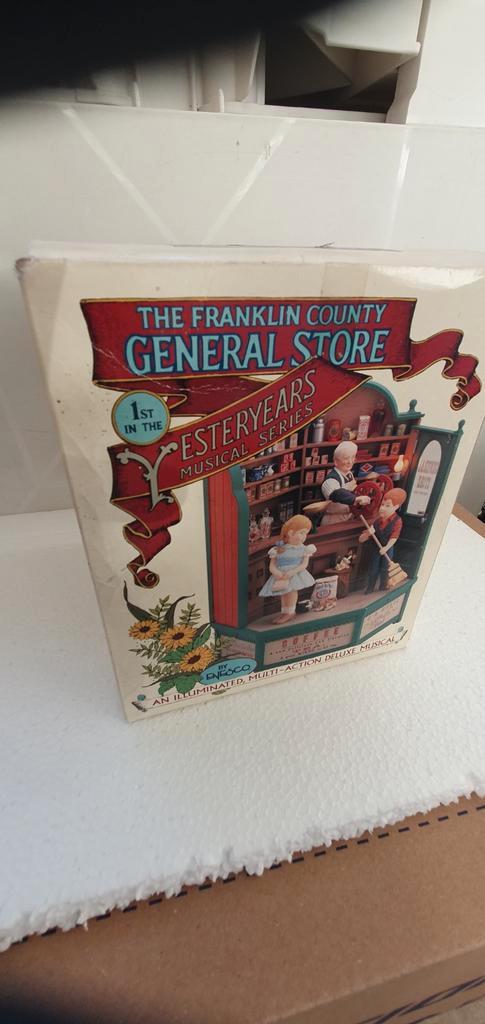 Enesco muziekdoos General store. Sint of Kerst., Antiek en Kunst, Antiek | Speelgoed, Ophalen of Verzenden