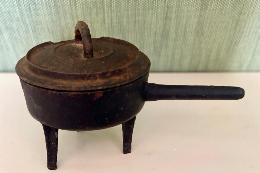 Gietijzeren potje op 3 poot, Antiek en Kunst, Ophalen of Verzenden